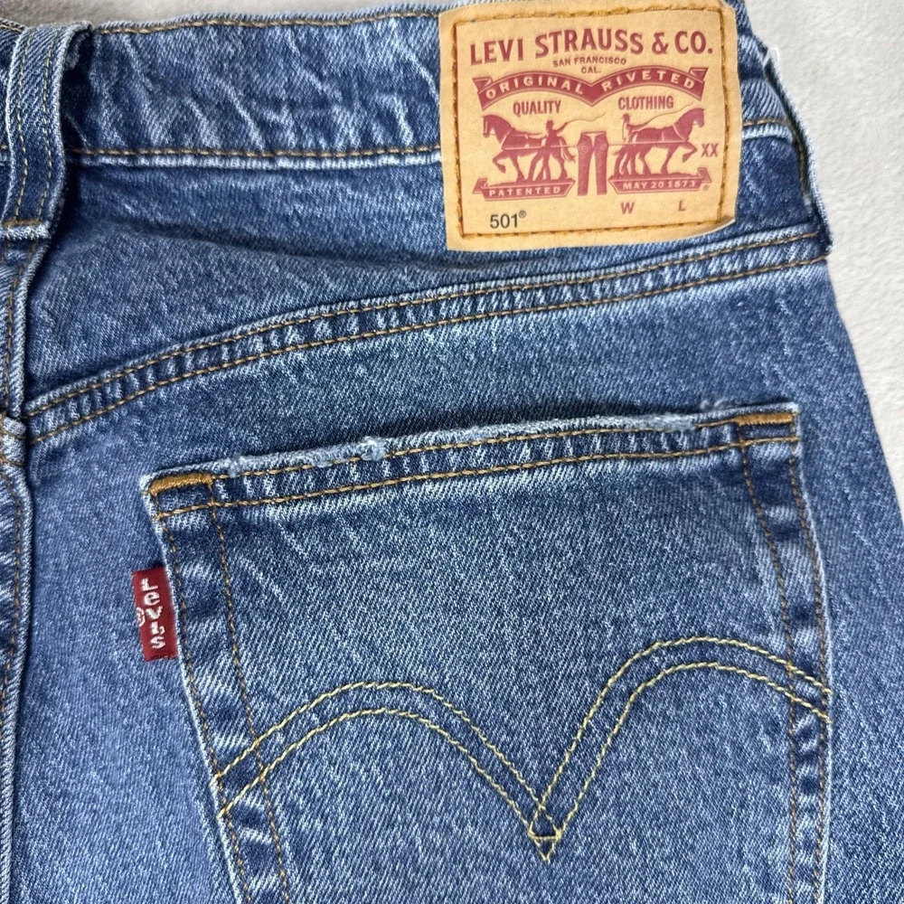 Levi's 501 Button Fly Jeans Med Wash Men's Size 29X32